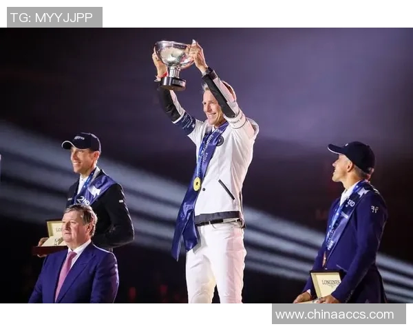 高尔夫球比赛精彩纷呈，顶级选手角逐冠军荣耀，赛场激烈竞争不断